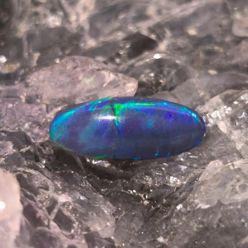 'Oveil Verdantine' Lightning Ridge Natural Black Opal 2.70 ct gallery