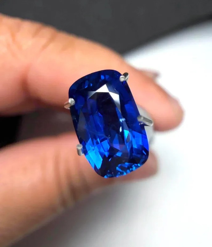 GIE Certified 15.30 Ct Natural Flawless Blue Sapphire Cushion Cut Loose Gemstone