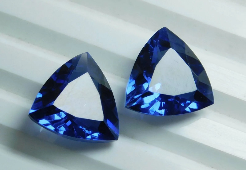 Certified 25 Ct Natural Flawless Kashmiri Blue Sapphire Trillion Pair Gemstone