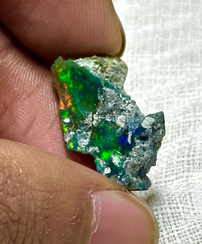 Ethiopian Black Opal Rough Gemstone: Flashy Fire Specimen (5.50 CTS