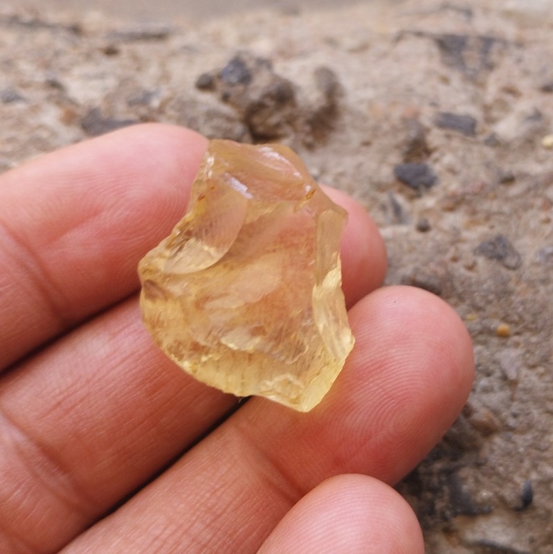 67 Ct 35x24x15 MM Natural Yellow Color Transparent Citrine Raw Rough Gemstone