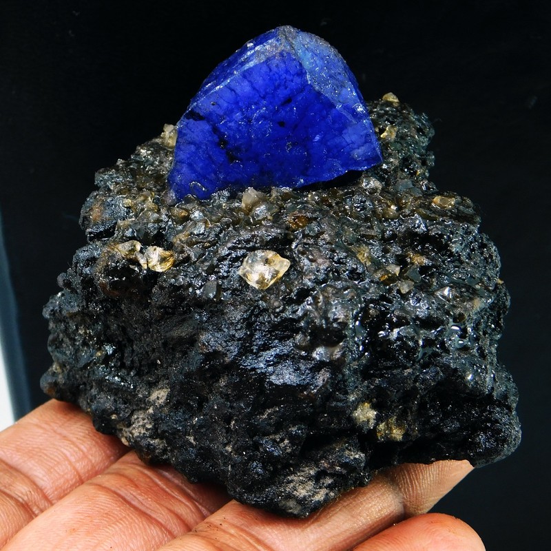 Certified 694.80 Ct Natural Tanzanite Matrix Crystals Rough Collectors Specimen gallery