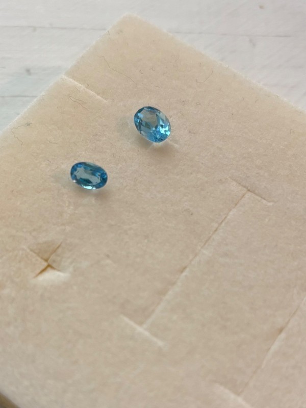 Topaz loose gemstone Swiss blue oval 7×5 6×4 mm