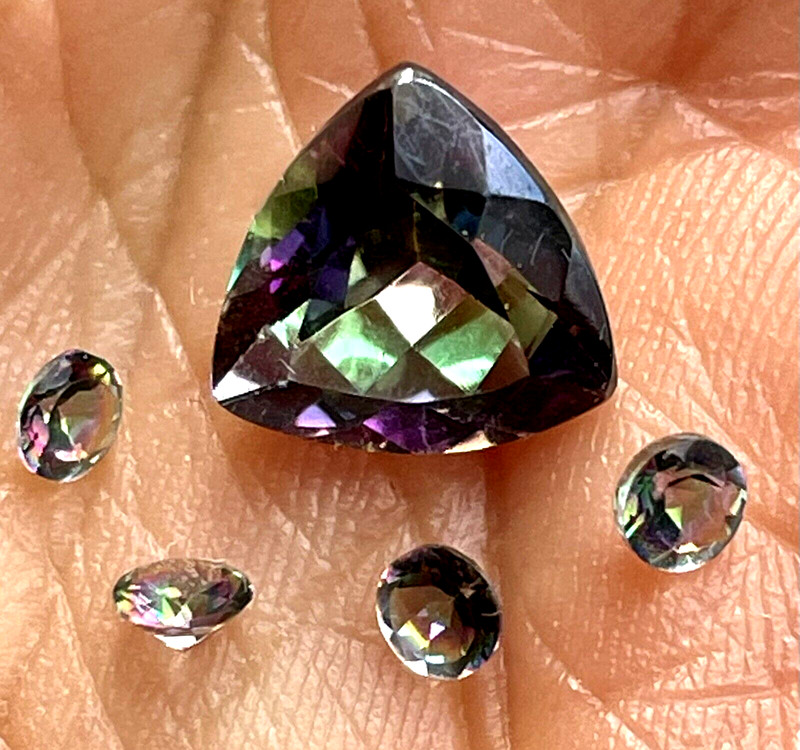 Spectrum Green Mystic Topaz Set, 9mm Trillion Gemstone, 4 Round 3mm Topaz Gems