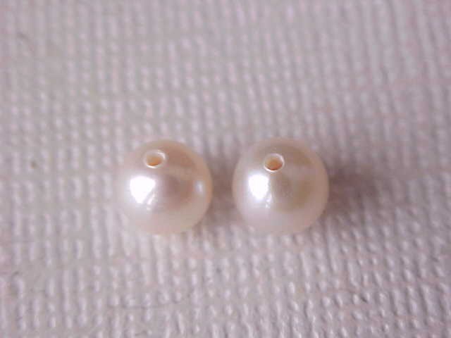 02 PCS OF 5.5MM AAA GENUINE HALF DRILLED WHITE PEARLS LOOSE