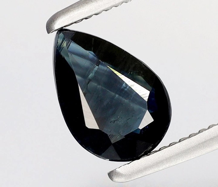 0.78 ct Sapphire Size 7.1 X 4.9 mm