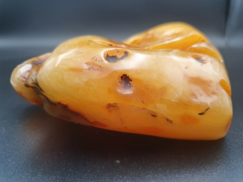 natural Baltic amber raw stone from Lithuania 179.36 gm حجر كهرب كهرمان بلطيقي gallery