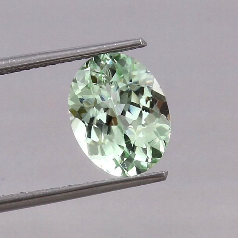 Natural Ceylon Flawless Green Parti Sapphire 11×9 MM Oval Cut Loose Gemstone
