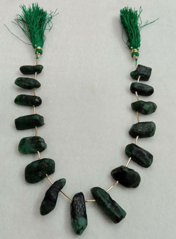 8″INCHES 100% natural Emerald raw rough nuggets 15 pcs layout,avg size,7.30 cts