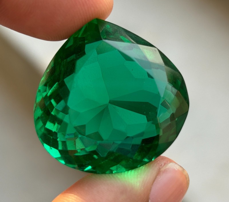 Natural 89 Cts Green Emerald Certified Heart Cut Colombian Loose Gemstone gallery