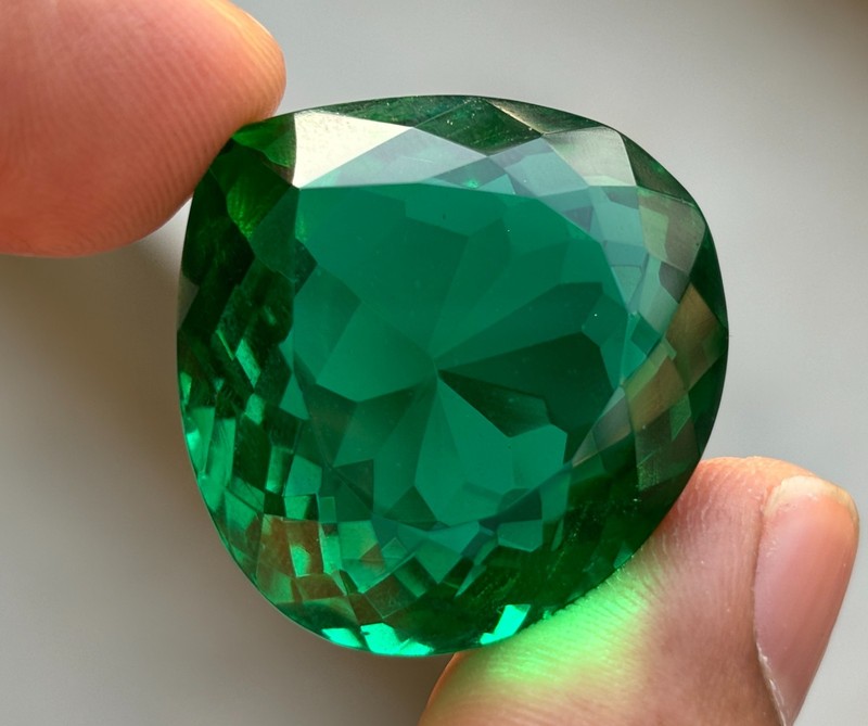 Natural 89 Cts Green Emerald Certified Heart Cut Colombian Loose Gemstone gallery