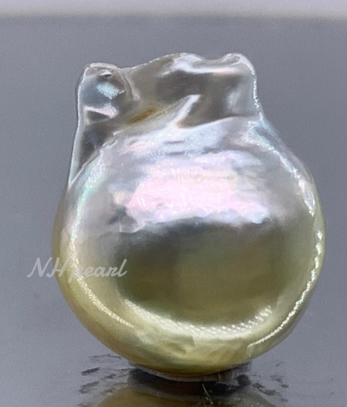 South Sea Pearl silver Baroque 13.4mm x 15.7mm, 3.39g undrilled