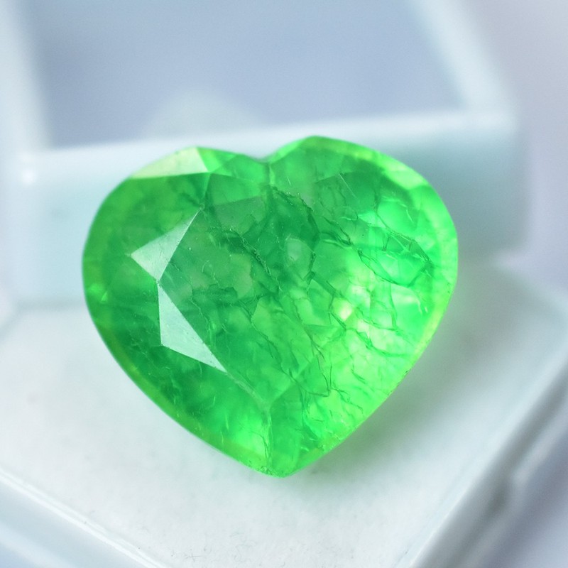 19.75 Ct Certified Green Natural Emerald Gemstone Heart Cut From Colombia
