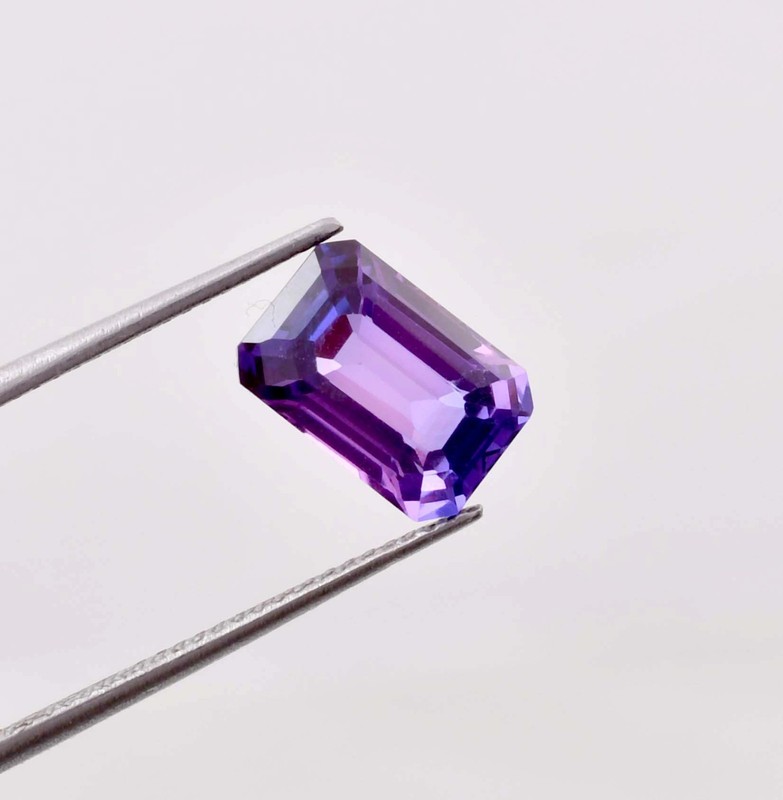 10 x 7 MM Flawless 3.95 Ct Natural Java Plum Sapphire Gemstone (GIT Certified) gallery