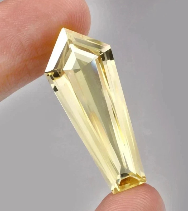 Certified 17 Ct Flawless Natural Ceylon Yellow Sapphire Loose Fancy Cut Gemstone