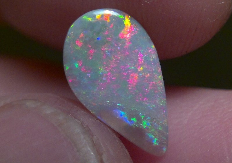 0.92ct Solid Lightning ridge opal, with stunning rainbow fire * see video* gallery