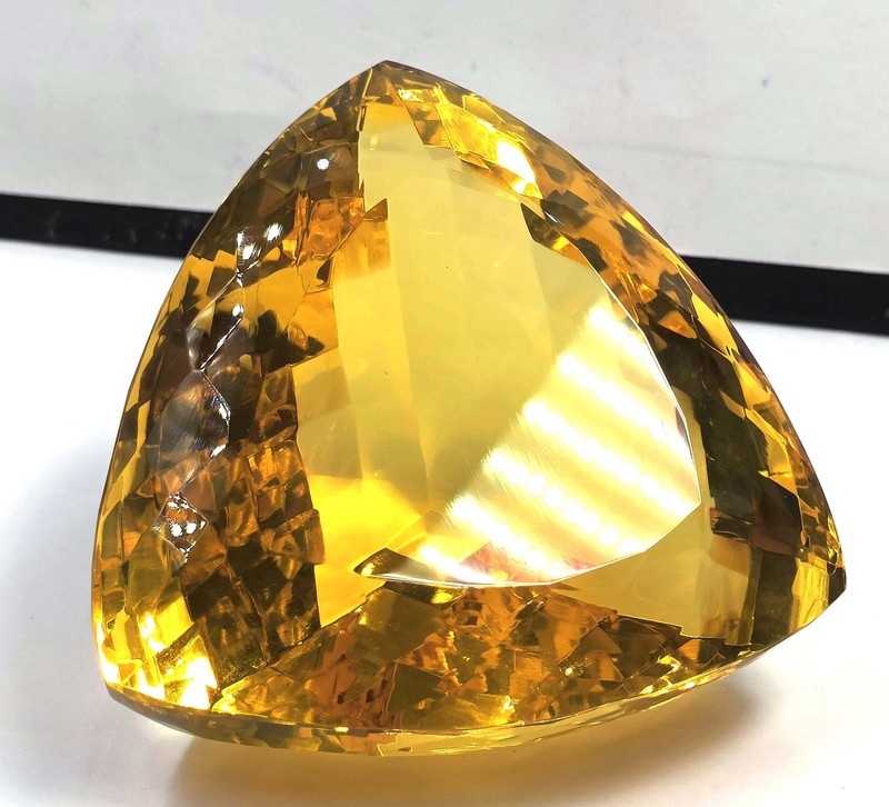 Best Quality 3000 Ct Natural Yellow Sapphire Trillion Shape IGL Gemstone 6AHJ