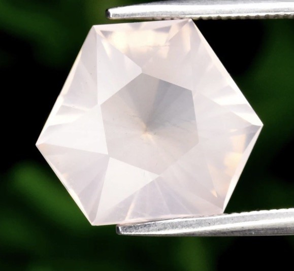 4.55ct 10.5×10.5mm Hexagon Natural Pink Rose Quartz – Untreated, Brazil Gem