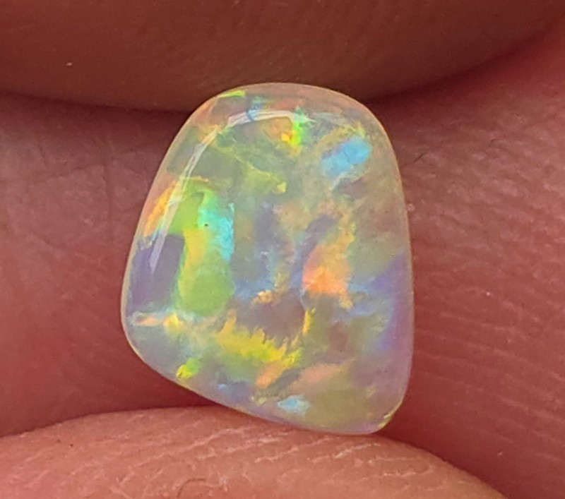Bright Vivid Coober Pedy Crystal Opal 0.80ct 7.3×6.4mm Freeform Cabochon