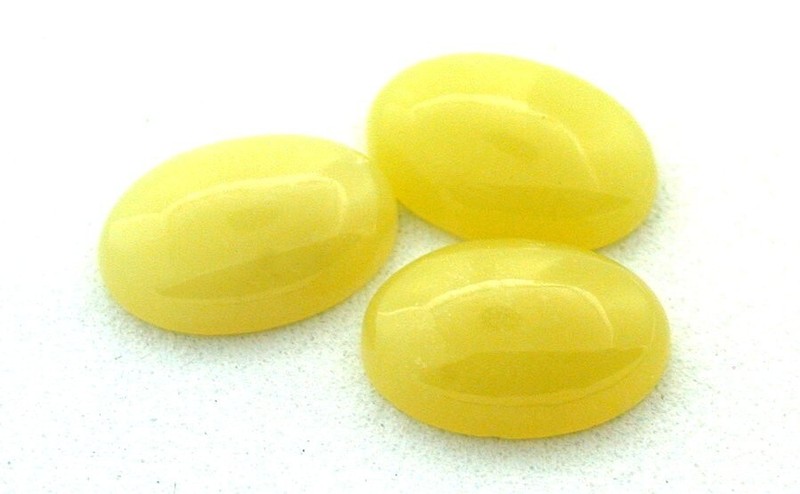 One 14×10 14mm x 10mm Oval Yellow Green Jade Cab Cabochon Gemstone CM164/10424