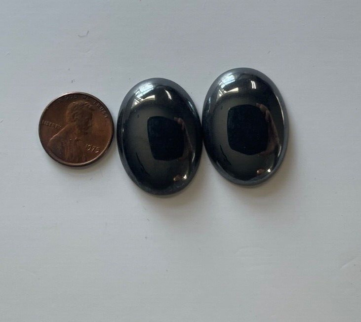 VINTAGE LOTOF TWO (2) PCS OVAL 30X22 MM HEMATITE CABS BELOW WHOLESALE PRICE!!!