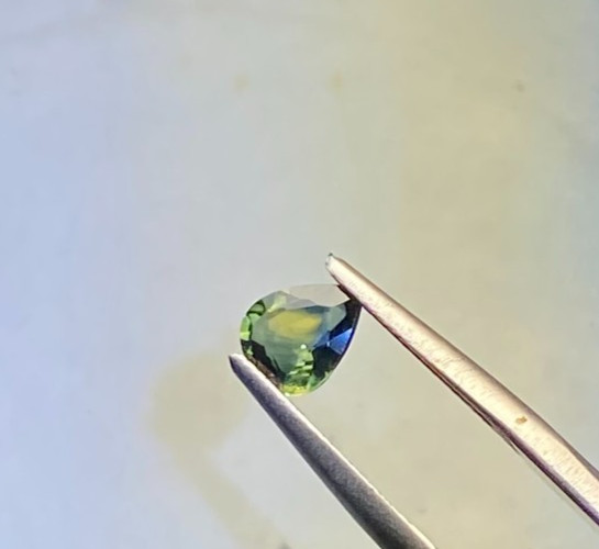0.64 CTS, AUSTRALIA SAPPHIRE, 6 X 5 X 2.4 MM, BLUE/GREEN, VS, PEAR CUT