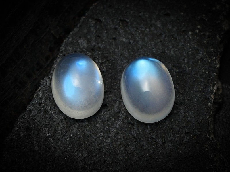 AAAA+ Top Second Quality Rainbow Moonstone Cabochon Natural Oval Shape 7×9 MM