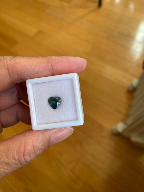 2 carats heart shape green sapphire