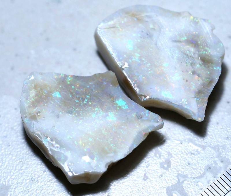 Bright Australia Opal Mintabie Rough 80 ct Green Blue Red