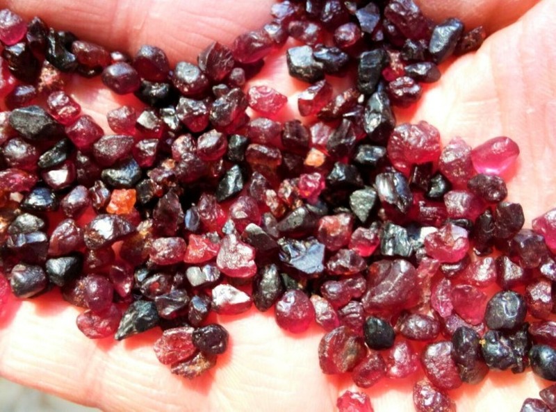 ROUGH GARNET PYROPE GEM GEMSTONES PURPLE RED NATURAL 35 CT BULK WHOLESALE LOT