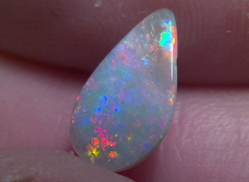 0.92ct Solid Lightning ridge opal, with stunning rainbow fire * see video* gallery