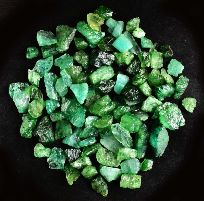 1000 Ct Natural Green Emerald Uncut Certified Treated Rough Lot