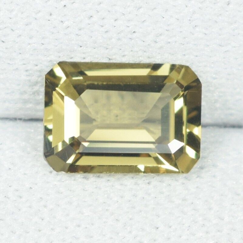 1.39 ct ULTRA RARE – LIME YELLOW 100% NATURAL CHRYSO BERYL See Vdo 0396 !