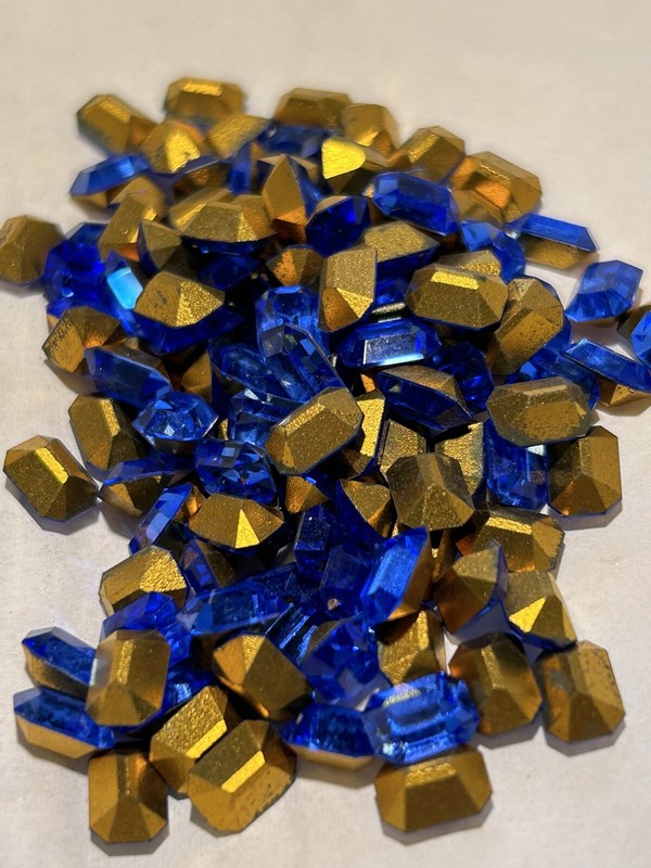 DS &Co Vintage Swarovski Austrian Crystal Sapphire 7x5mm Rectangle Gold Foil NOS