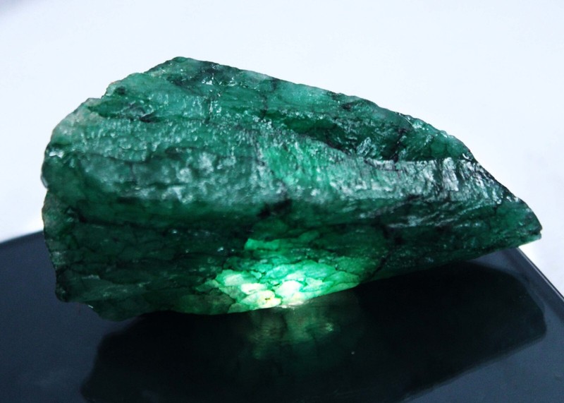 NATURAL Emerald Green Rough 277 Ct Uncut Earth Mind Loose CERTIFIED Gemstone