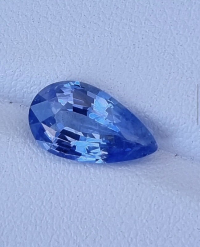 Stunning Certified Natural Blue Sapphire 3.24 Carats gallery
