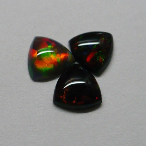 Opal – 33 COE Compatible – Gilson Trillion Black – 6mm – 1 Piece