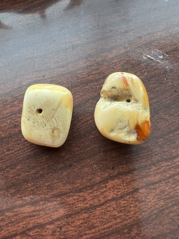 Natural Baltic Amber with a Pre-drilled Hole! Excellent Waxy Texture! 3.5g