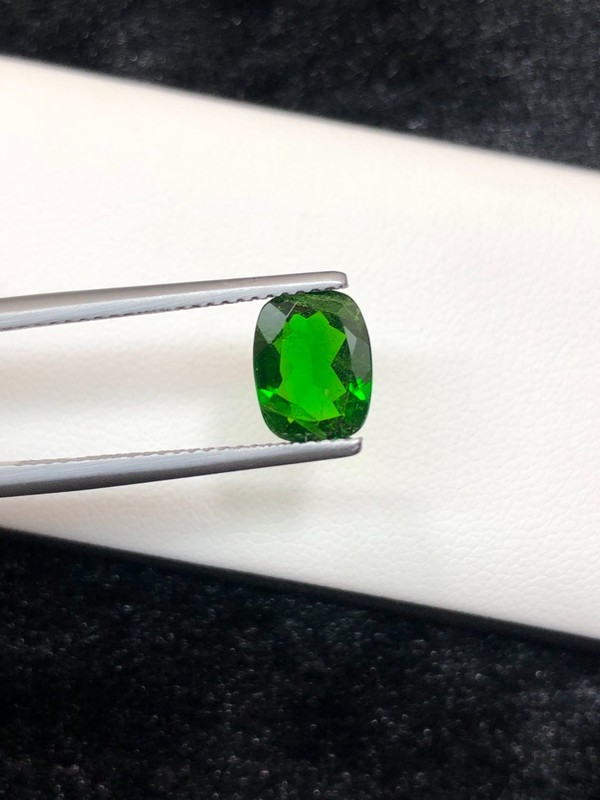 Natural Vivid Green Diopside 1.610Ct 9x7x3.15mm Unheated Untreated Russ