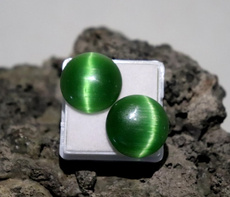 Natural 22 to 24 CT Beautiful Cabochon Chrysoberyl Green Cats Eye Loose Gemstone