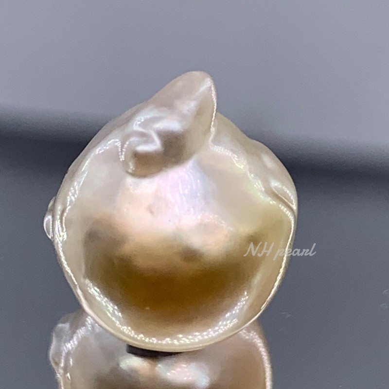 South Sea Pearl white baroque 13mm x 16.2mm, 3.39g undrilled gallery