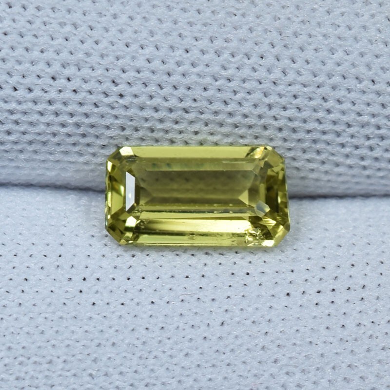 1.26 ct LUSTROUS SILKY LIME YELLOW / NATURAL CHRYSOBERYL – Octagon Gems Video !!