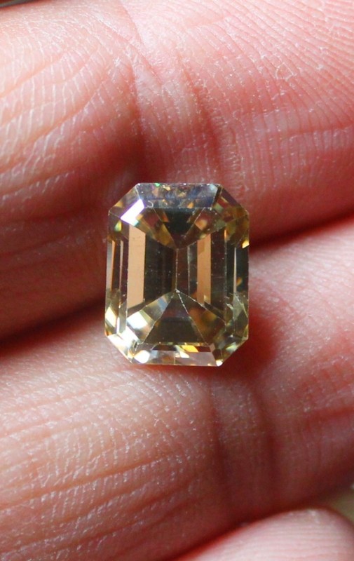 Moissanite Gemstone, Faceted cushion cut Golden color Moissanite stone 4.05 Cts