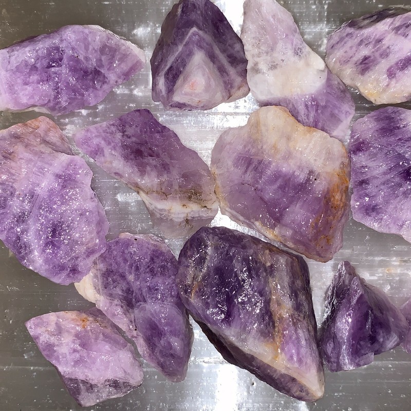 BANDED AMETHYST ROUGH, CHARGED 1000 CARAT LOT + A FREE SELENITE CHARGING STICK gallery