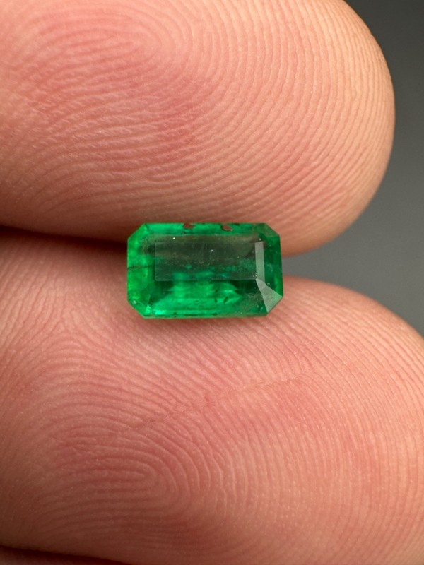 0.91 carat Unheated Untreated Natural Emerald Loose Gemstone from Swat Pakistan gallery