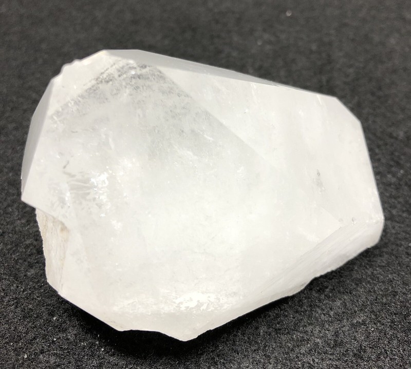Crystal Clear Quartz 216g 73x57x54mm Terminated Points gallery