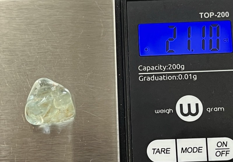 Raw Aquamarine Gemstone. Gemologist Verified. 21.10 Carats gallery