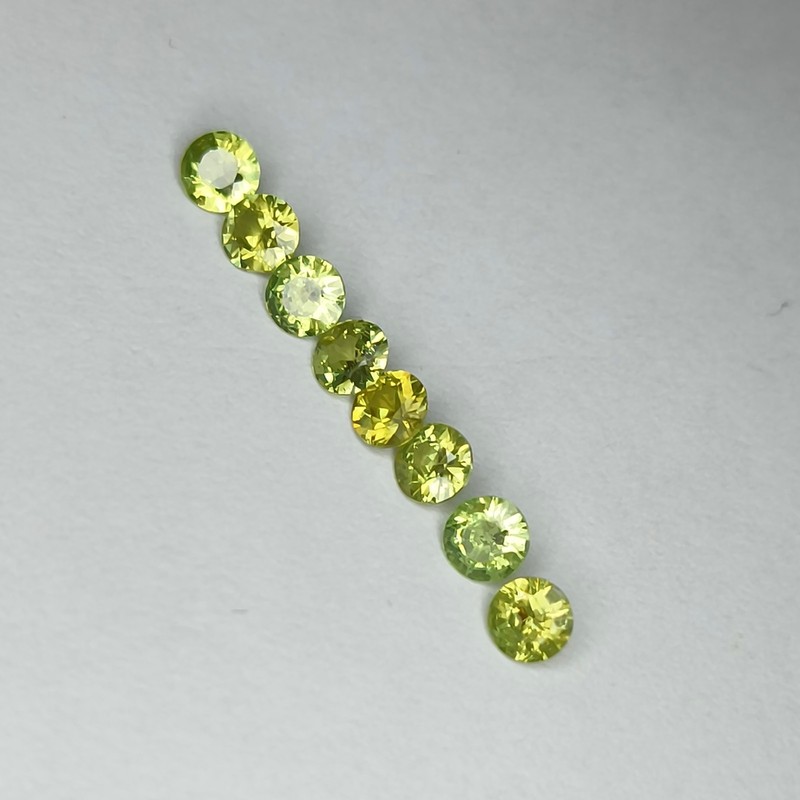 EXCELLENT NATURAL 1.38CtsDEMANTOID GARNET ROUND 3.5MM 8PCS