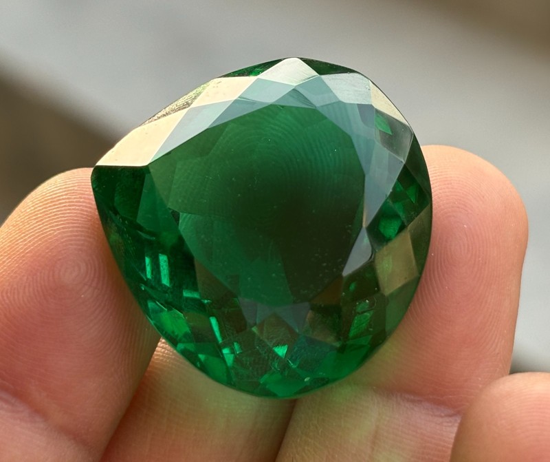 Natural 89 Cts Green Emerald Certified Heart Cut Colombian Loose Gemstone gallery