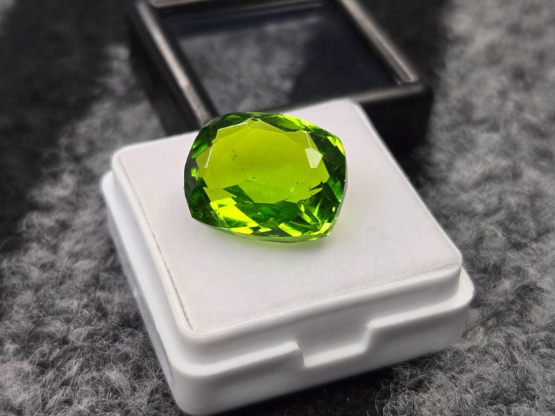Olive Green Peridot Cushion Cut 10-11 Ct Natural Certified VVS Loose Gemstone